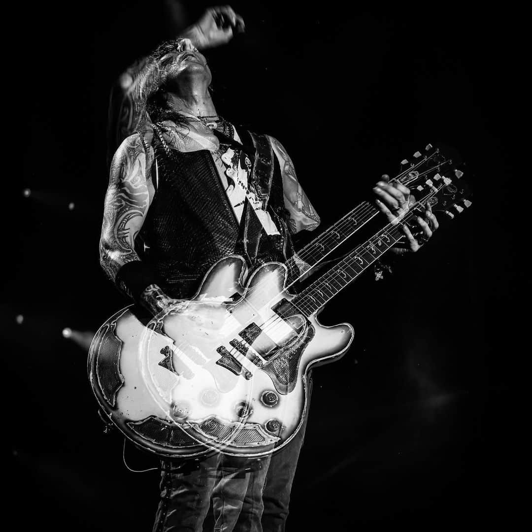 Guns N' Rosesさんのインスタグラム写真 - (Guns N' RosesInstagram)「In the Fn zone」2月16日 2時03分 - gunsnroses