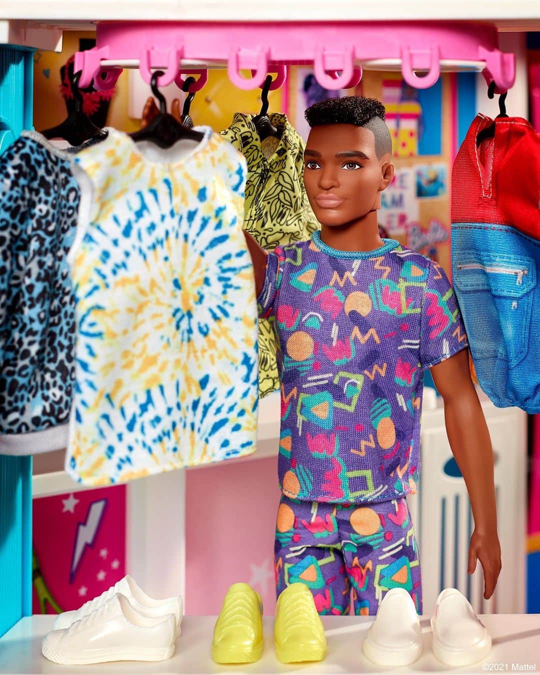 バービーのインスタグラム：「Reinvention is just an outfit change away. Which new trends are you loving for 2021? #Barbie」