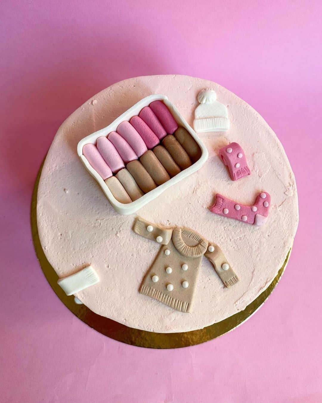 近藤麻理恵さんのインスタグラム写真 - (近藤麻理恵Instagram)「This KonMari cake sparks so much joy! Who wants a piece? 🙋‍♀️ Incredible work by @pastry_gas.」2月16日 2時01分 - mariekondo