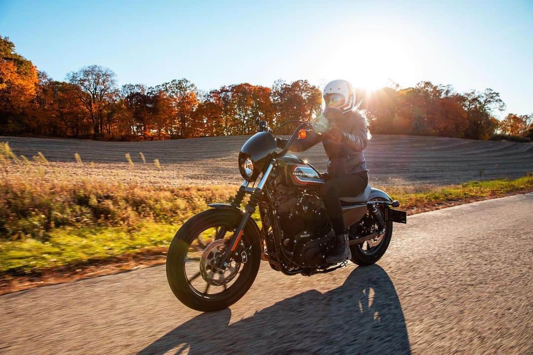Harley-Davidsonさんのインスタグラム写真 - (Harley-DavidsonInstagram)「The 2021 #Iron1200 features a blacked-out chopper profile with power that goes beyond the city limits.  #HarleyDavidson #Sportster」2月16日 2時05分 - harleydavidson