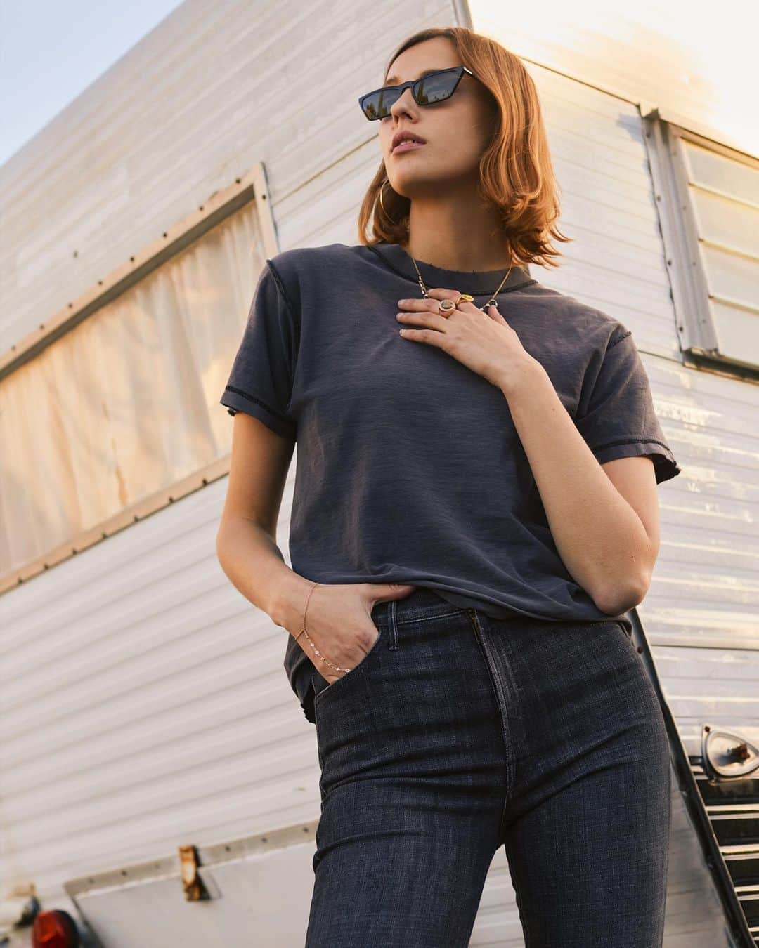 motherdenimのインスタグラム：「If MOTHER Only Knew... The High Waisted Looker Ankle Fray in Sharing Secrets 🕶」