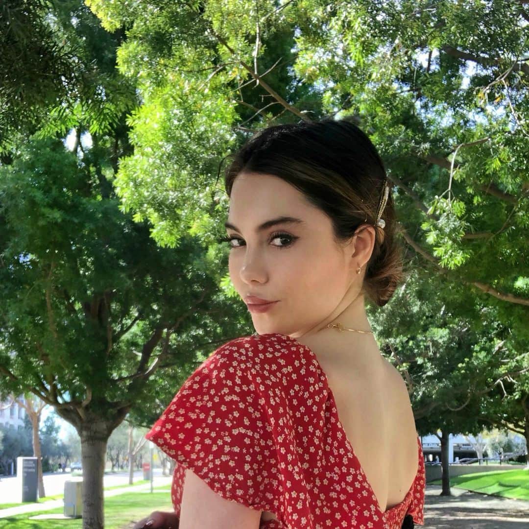 マッケイラ・マロニーのインスタグラム：「Only look back to see how far you’ve come」