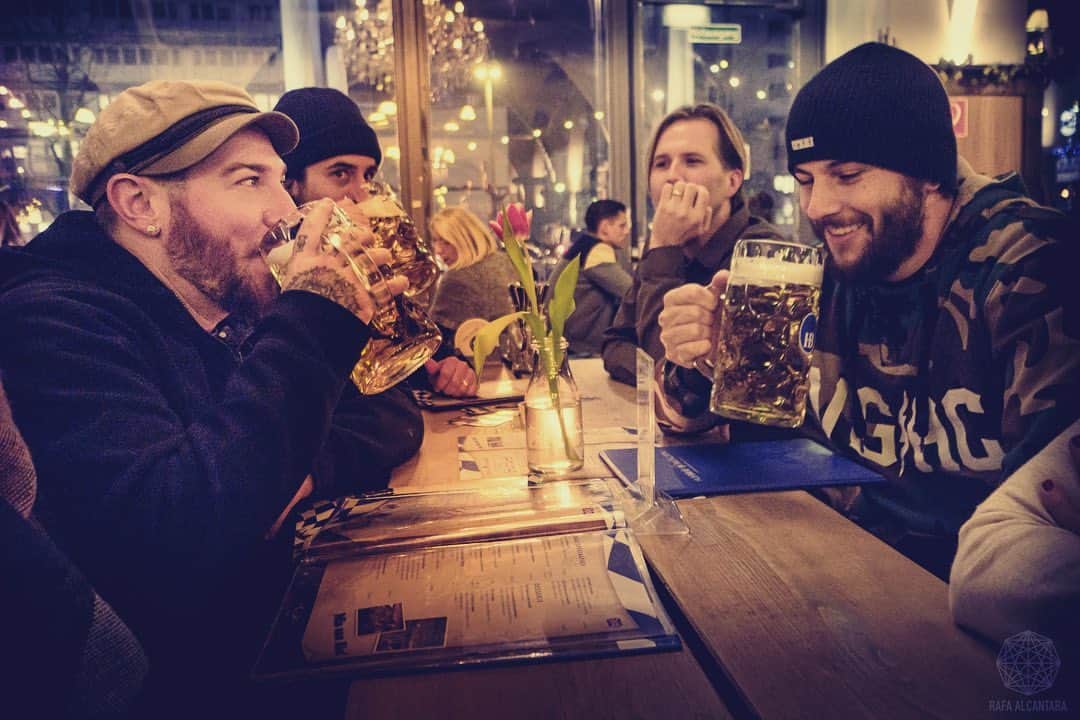 のインスタグラム：「Hold the Beer, pass the Malibu….🍹🍍 HAPPY BIRTHDAY BROOKS! : Hofbräuhaus - Berlin, Germany 📷:@rafacore」