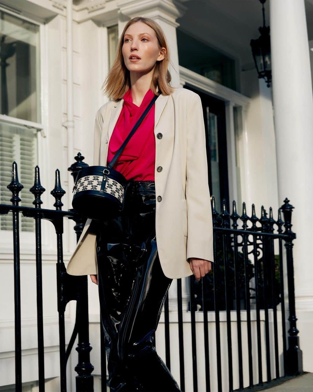 Harrodsのインスタグラム：「A hit of hot pink, a slick of patent leather... We’re dressing like we mean it in 2021.   #Harrods #HarrodsFashion   Our stores are closed but you can still discover the #WorldOfHarrods through Personal Shopping and online at harrods.com.」