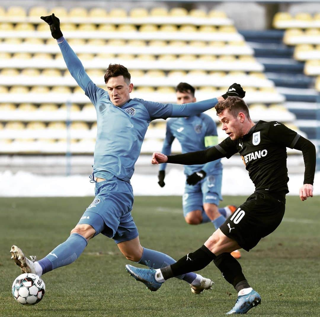 フローリン・ガルドシュさんのインスタグラム写真 - (フローリン・ガルドシュInstagram)「Clean sheet ⚽️🏃🏻 #liga1 #academicaclinceni #ucv」2月16日 2時24分 - floringardos