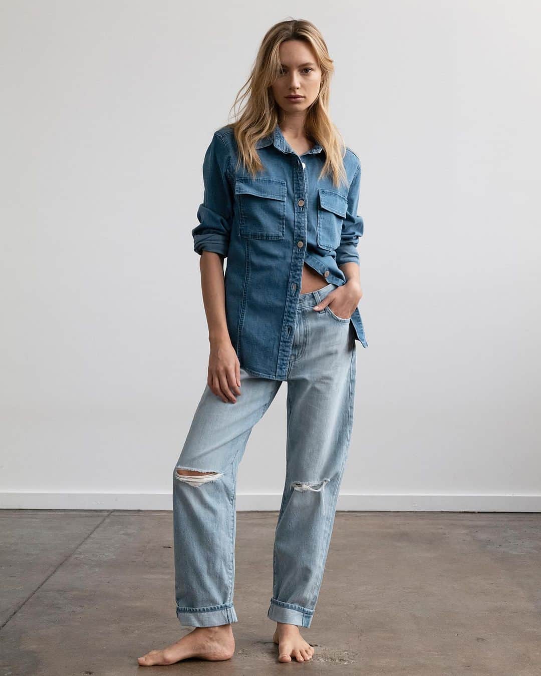 Jブランドのインスタグラム：「Relaxed and refined 💙」