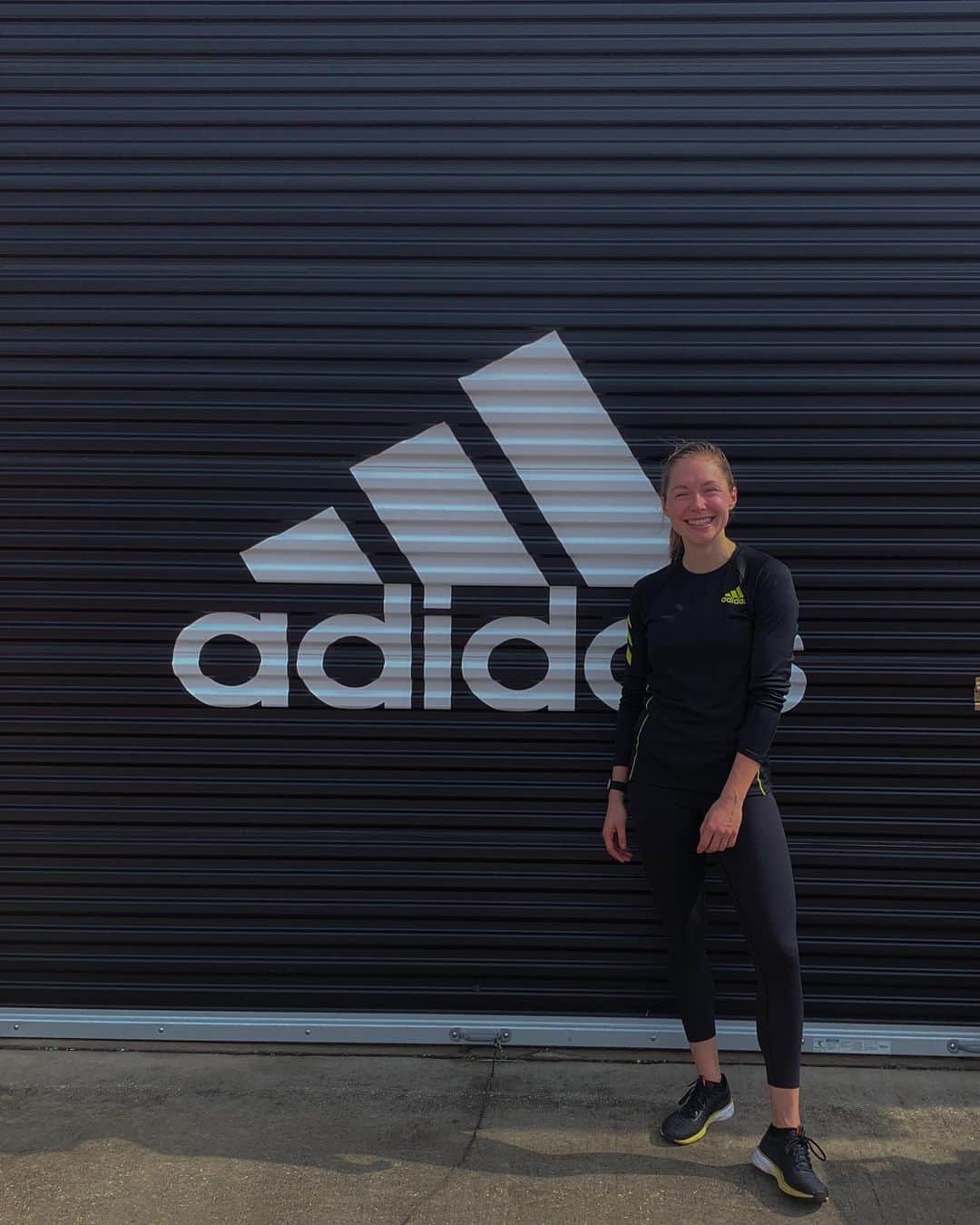ジーナ・ルケンケムペルのインスタグラム：「Back in Florida with @purexathletics 🥳 It’s been a tough last year. So happy to finally be back! 🚀 First day back actually felt like first day of school 😂  Endlich wieder zurück in Florida mit @purexathletics 🥳 Das letzte Jahr war wirklich nicht einfach und ich bin einfach nur froh, endlich wieder hier zu sein! 🚀 Der erste Trainingstag heute fühlte sich irgendwie an wie ein erster Schultag 😂  #teamlückenkemper #teamlueckenkemper #creator #neverdone #letsgetbacktowork」