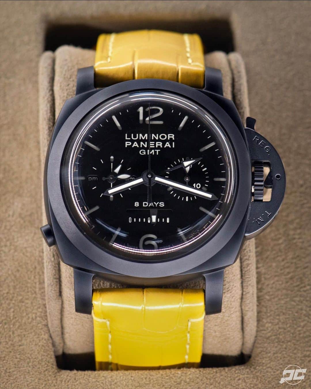 パネライのインスタグラム：「Just the #Panerai #PAM317 Dark Knight disguised as a bumblebee 😂 one of my favorite piece ever made by Panerai. What are your thoughts? #PaneraiCentral」