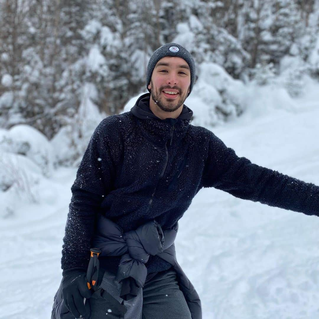 ギヨーム・シゼロンのインスタグラム：「Living the Canadian life ⛄️」