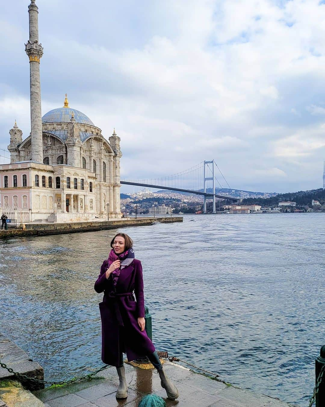 メリティナ・スタニウタさんのインスタグラム写真 - (メリティナ・スタニウタInstagram)「Istanbul is constant beating of the wave of the East against the rock of the West. ⠀ Have you been here ? I've never thought this city will amaze me !  ⠀ Долгие годы для меня Турция была лишь отелями у побережья ... Никогда не думала , что Стамбул меня будет так покорять и удивлять не первое путешествие! Учитывая современные ковидные реалии , если планируете куда-то полететь и не были в Стамбуле - берите билет ! Я очень искушённый путешественник,  поверьте , Чтамбул не оставит равнодушным никого! ⠀ #istanbul #turkey #karakőy #bosphorus #samsungbelarus #galaxyzflip #coat #plum #girlinIstanbul」2月16日 2時48分 - melitinastaniouta