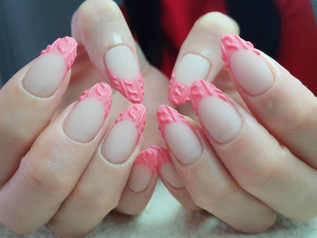 Yingのインスタグラム：「Knit French tips!  Base is PREGEL Tulle Grege and pink is PREMDOLL #634. All items can be purchased at @nailwonderlandsg 🤗 . . . 🛒 www.nailwonderland.com⁣⁣ 📍20A Penhas Road, Singapore 208184⁣⁣ (5 minutes walk from Lavender MRT)⁣⁣ .  I am currently only able to take bookings from my existing pool of customers. If I have slots available for new customers, I will post them on my IG stories. Thank you to everyone who likes my work 🙏 if you need your nails done, please consider booking other artists at @thenailartelier instead ❤  #ネイルデザイン  #ネイルアート #ネイル #ジェルネイル #nailart #네일아트 #pregel #プリジェル #nails #gelnails #sgnails」