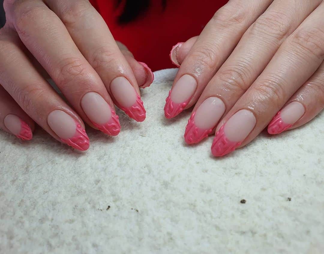 Yingのインスタグラム：「Knit French tips!  Base is PREGEL Tulle Grege and pink is PREMDOLL #634. All items can be purchased at @nailwonderlandsg 🤗 . . . 🛒 www.nailwonderland.com⁣⁣ 📍20A Penhas Road, Singapore 208184⁣⁣ (5 minutes walk from Lavender MRT)⁣⁣ .  I am currently only able to take bookings from my existing pool of customers. If I have slots available for new customers, I will post them on my IG stories. Thank you to everyone who likes my work 🙏 if you need your nails done, please consider booking other artists at @thenailartelier instead ❤  #ネイルデザイン  #ネイルアート #ネイル #ジェルネイル #nailart #네일아트 #pregel #プリジェル #nails #gelnails #sgnails」