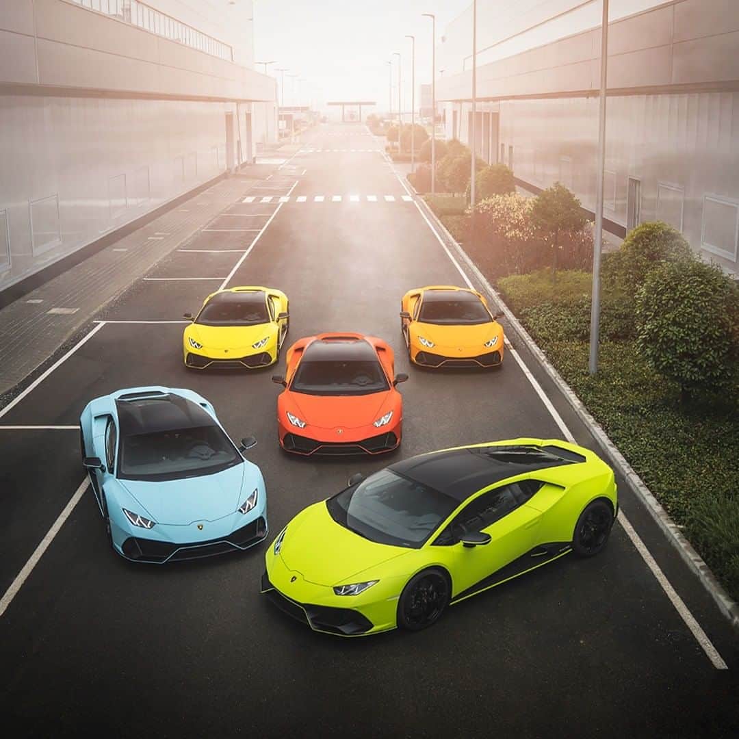 ランボルギーニさんのインスタグラム写真 - (ランボルギーニInstagram)「Choose the color of who you want to be. The Huracán EVO Fluo Capsule, with its amazing possibilities, makes you self-express in an exclusive, astonishing way. The best way to highlight your road and never go unnoticed.  #Lamborghini #HuracanEVO #HighlightYourRoad __  Huracán Evo: Fuel consumption combined 13.7l/100km; CO2-emissions combined 332 g/km (WLTP)」2月16日 3時04分 - lamborghini