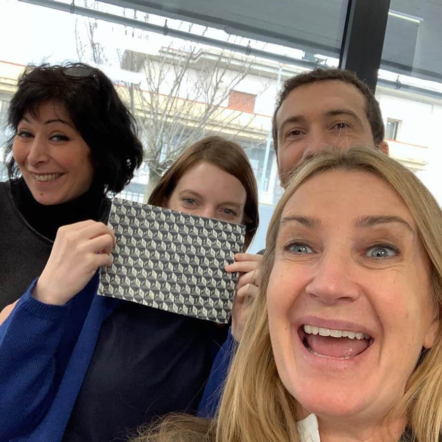 のインスタグラム：「Today we mark our 1 Year Anniversary of the #IAmAPlasticBag project (picture of the first ever fabric being developed!) and are celebrating with some exciting launches. New colours, a Behind the Scenes look and takeovers by plastic-free ambassadors and inventors all week long. I hope you enjoy it ♥️ Anya」