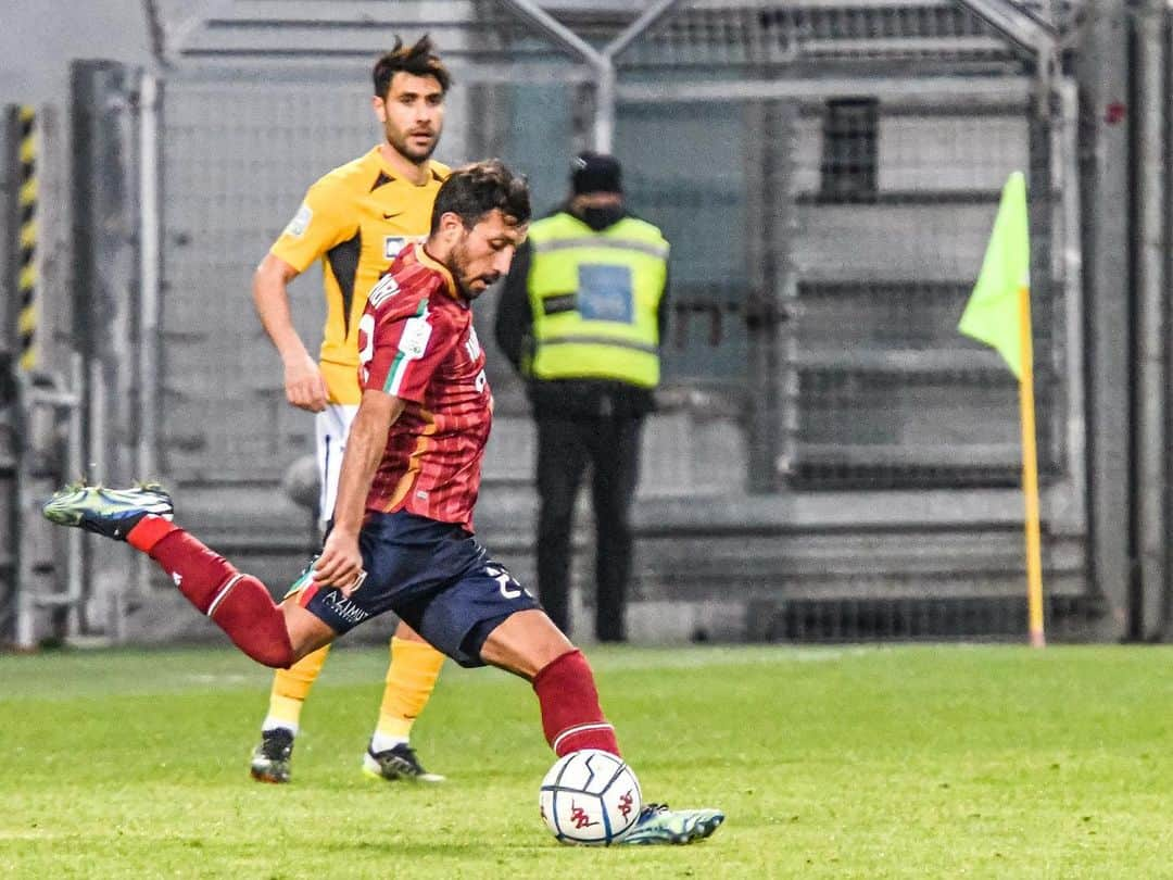 カリム・ラリビのインスタグラム：「BDL ⚽️🇱🇻💪🏼 #football #seriebkt #laribi #reggiana #balldontlie」