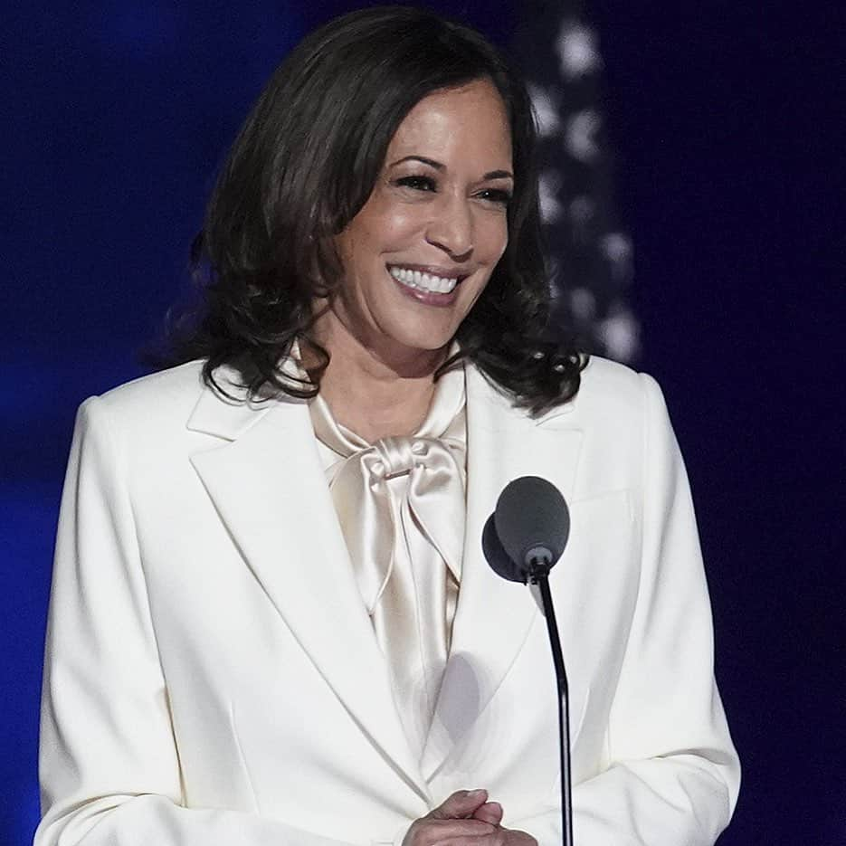 マックスウェルさんのインスタグラム写真 - (マックスウェルInstagram)「the possibilities are endless ‼️  HAPPY PRESIDENT’S DAY to @potus x @vp • 🇺🇸  📸 : @sarahsilbiger @gettyimages   love to all the black women we wouldn’t be anything without you , lots of LOVE • #BHM • #BLM」2月16日 3時00分 - maxwell