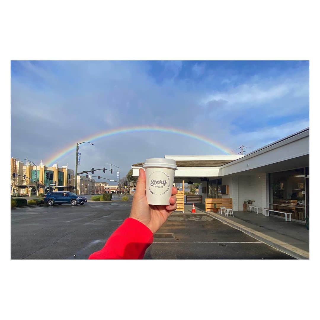 Pete Halvorsenのインスタグラム：「Hometown Rainbow Vibes. @storycoffeeco」