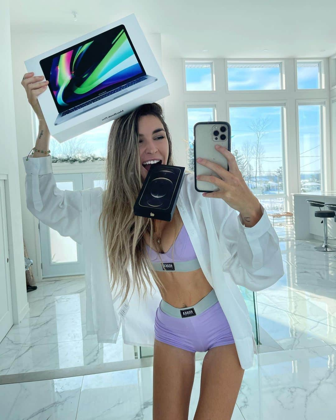 Elisabeth Riouxさんのインスタグラム写真 - (Elisabeth RiouxInstagram)「WINNER TODAYYYYYYYY + LILAC LAUNCH 🤯 today is the day we’ll be announcing THE winner of the MACBOOK x IPHONE 12 x HOAKA GIVEAWAY 🦋 + we’ll be launching the lilac color at 4 pm mtl/nyc time zone 👏🏽  I created @hoaka_swimwear about 6 years ago, time flies & now we extended to @hoaka_apparel which I’m so grateful about ✨ we are now selling bikinis made out of recycled plastic & eco friendly underwears made out of the best quality bamboo which is theee most breathable fabric (even more than cotton which is good for your skin but also to prevent infections you know where hehe) , everything is also ethically made 🌈   The winner of the giveaway will get a 500$ hoaka giftcard that can be used for bikinis, underwears or apparels + a macbook OR a Iphone 12 (winner can choose on or the other + the color ) 🌈  To participate today :  1- follow me @hoaka_swimwear , @hoaka_apparel & @rafaelleroy ✨ 2- share this post in your story and write “i want to win TODAY 😍” 3- tag as many friends as you can in the comment section of this photo (1 comment = 1 participation) 💕  Ps: if you’ve participated on raf’s post or any other posts it’s good too 🤟🏽」2月16日 3時08分 - elisabethrioux