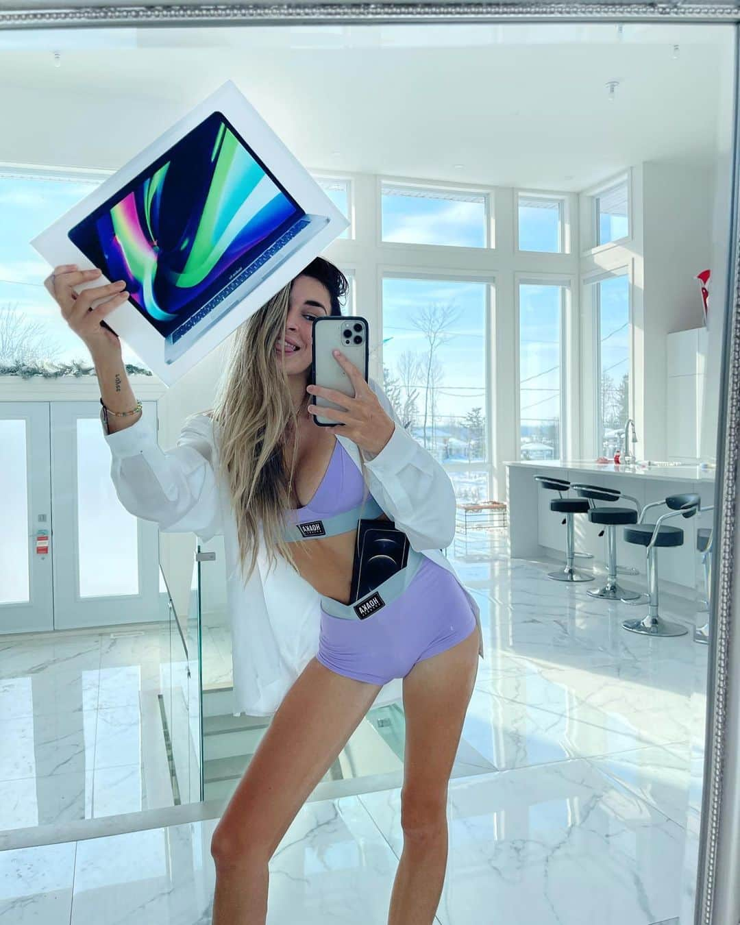 Elisabeth Riouxさんのインスタグラム写真 - (Elisabeth RiouxInstagram)「WINNER TODAYYYYYYYY + LILAC LAUNCH 🤯 today is the day we’ll be announcing THE winner of the MACBOOK x IPHONE 12 x HOAKA GIVEAWAY 🦋 + we’ll be launching the lilac color at 4 pm mtl/nyc time zone 👏🏽  I created @hoaka_swimwear about 6 years ago, time flies & now we extended to @hoaka_apparel which I’m so grateful about ✨ we are now selling bikinis made out of recycled plastic & eco friendly underwears made out of the best quality bamboo which is theee most breathable fabric (even more than cotton which is good for your skin but also to prevent infections you know where hehe) , everything is also ethically made 🌈   The winner of the giveaway will get a 500$ hoaka giftcard that can be used for bikinis, underwears or apparels + a macbook OR a Iphone 12 (winner can choose on or the other + the color ) 🌈  To participate today :  1- follow me @hoaka_swimwear , @hoaka_apparel & @rafaelleroy ✨ 2- share this post in your story and write “i want to win TODAY 😍” 3- tag as many friends as you can in the comment section of this photo (1 comment = 1 participation) 💕  Ps: if you’ve participated on raf’s post or any other posts it’s good too 🤟🏽」2月16日 3時08分 - elisabethrioux