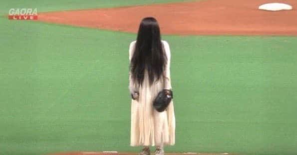アリー・エックスのインスタグラム：「I hope to sing the national anthem one day」