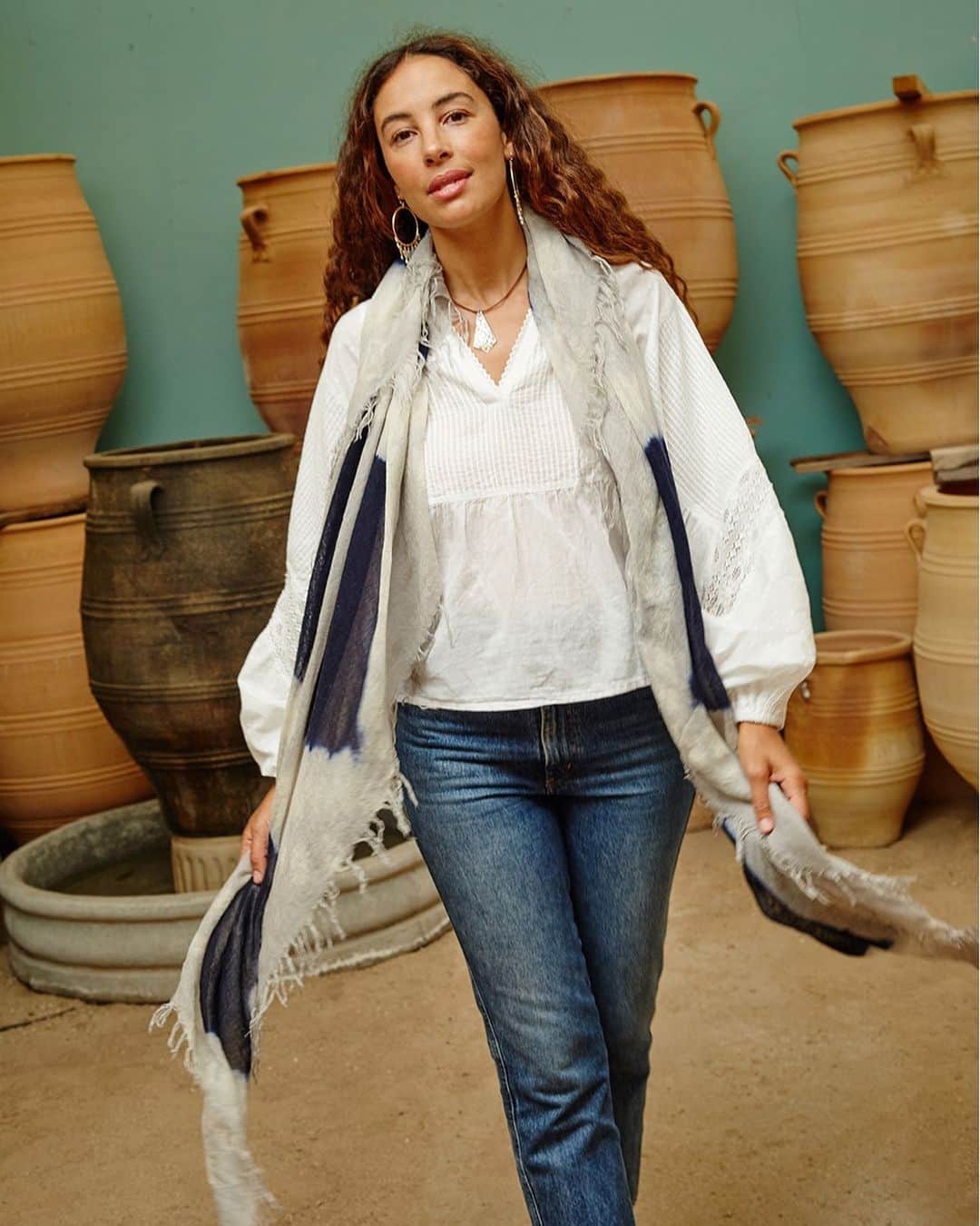 チャンルーのインスタグラム：「Scarf season 🌼Discover new cashmere silk blend scarves for Spring.」