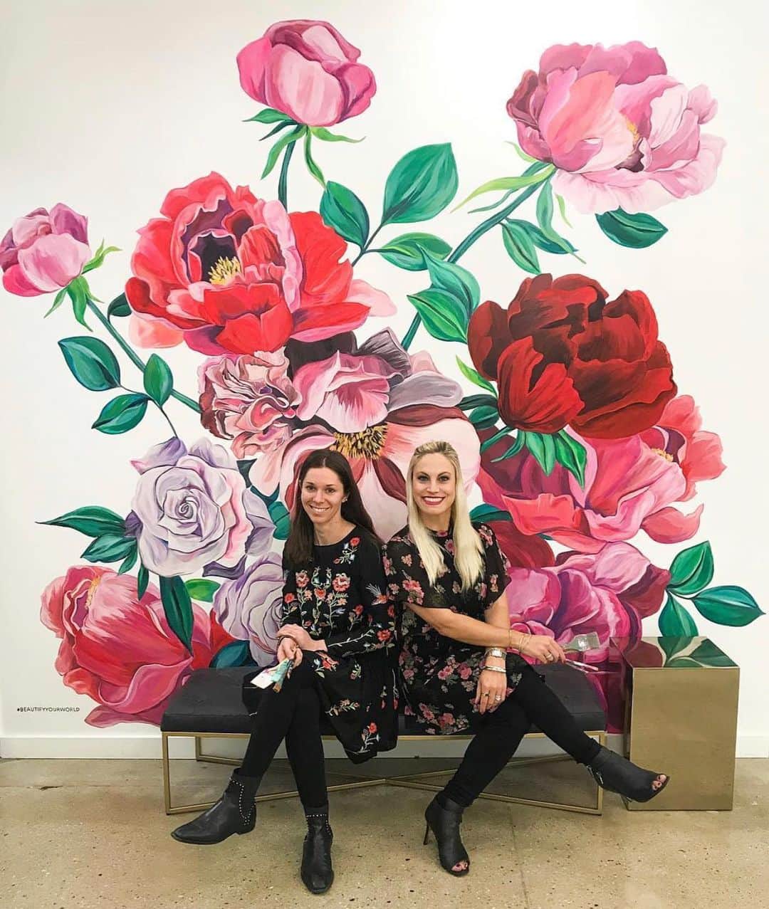 Ceci Johnsonさんのインスタグラム写真 - (Ceci JohnsonInstagram)「“Creativity is contagious, pass it on” – Albert Einstein  Swipe to see our feature floral mural in our NYC studio @cecijohnson and @surfaceofbeauty joined creative forces on. ❤️🌹❤️#beautifyyourworld #cecinewyork #creativity」2月16日 3時33分 - cecinewyork