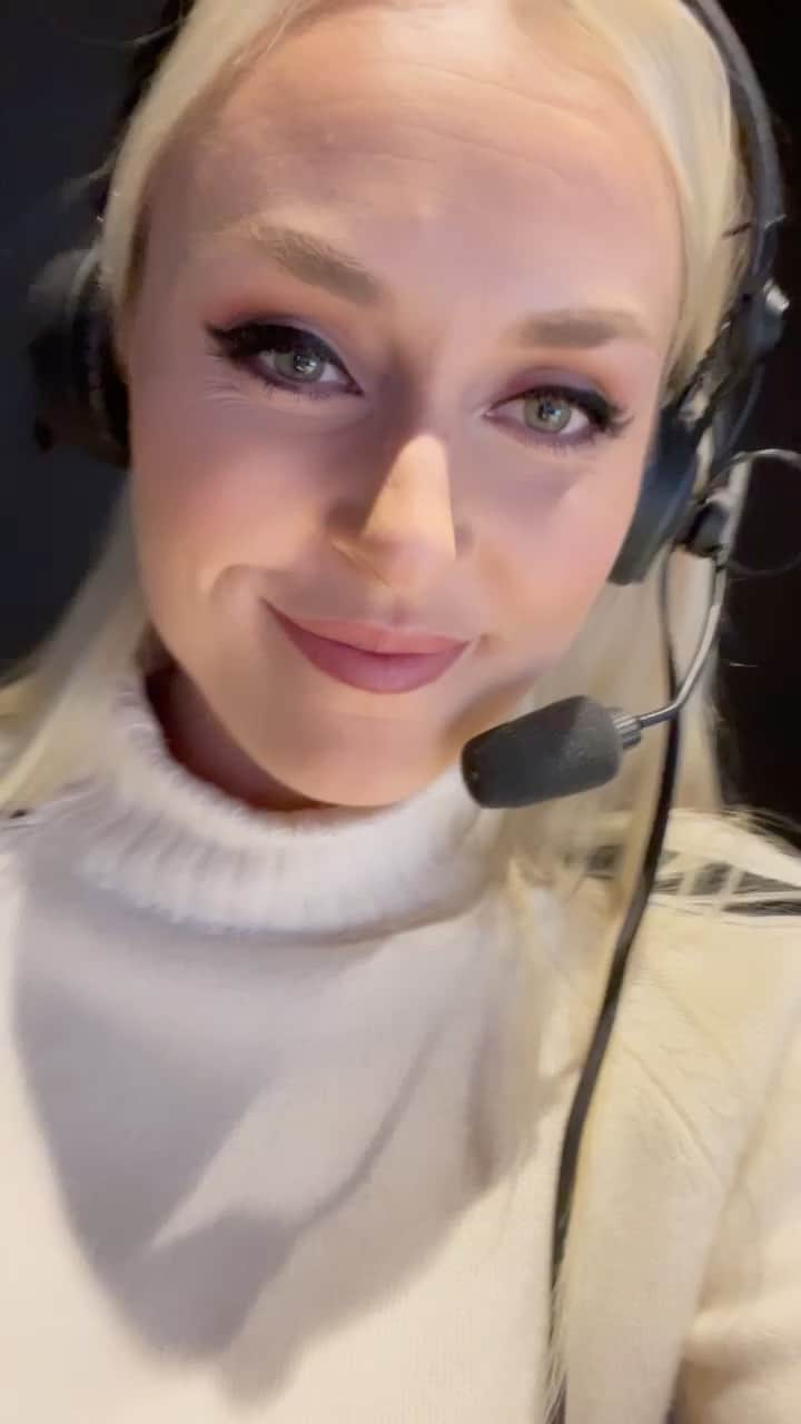 リンゼイ・ボンのインスタグラム：「130am wake up calls this weekend to commentate on the World Championships for @nbcsports but it was worth not sleeping to be able to talk about the sport I love. Hope you guys enjoyed... I know @danhicksnbc and I did!   @apresproductions」