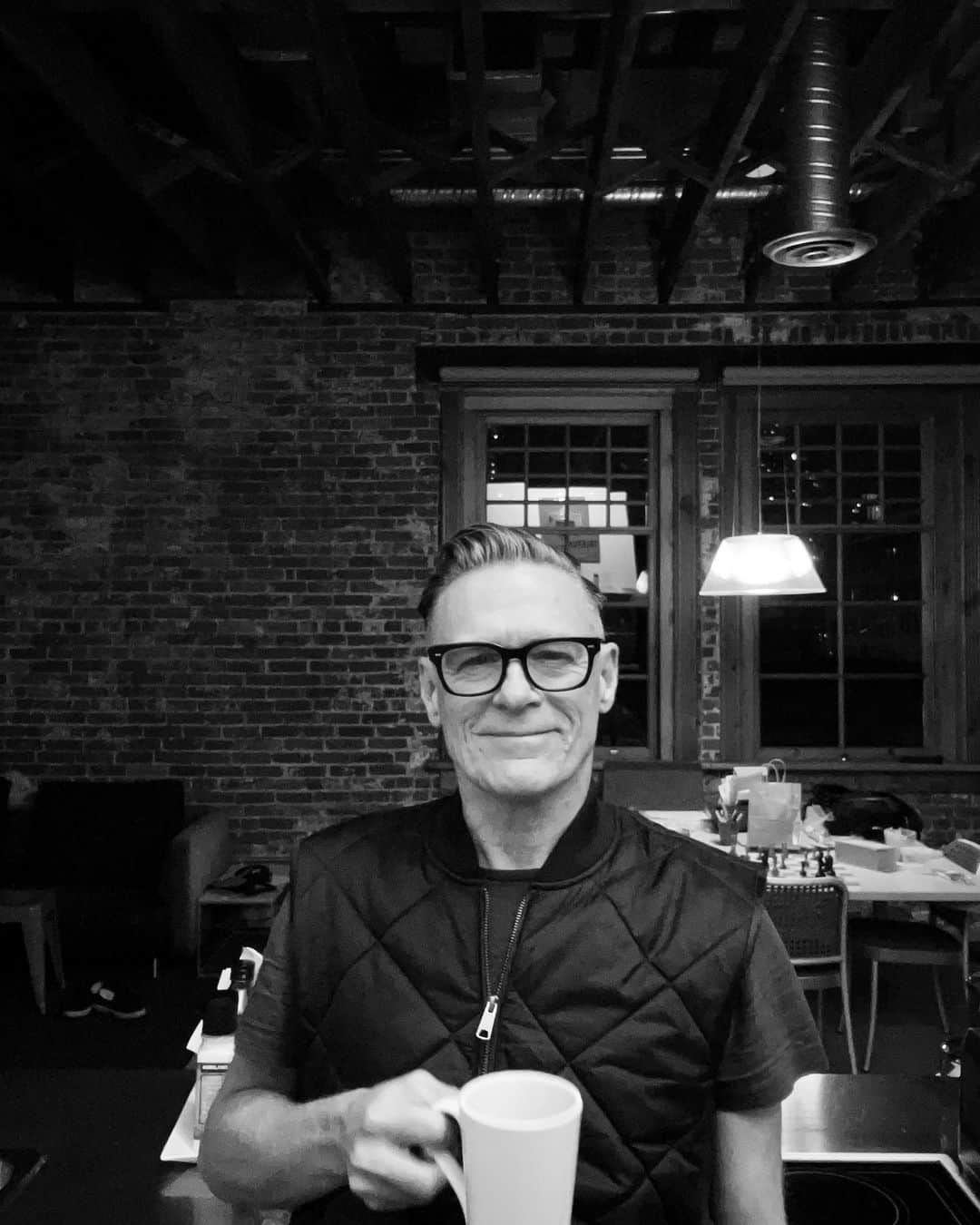 ブライアン・アダムスのインスタグラム：「View from tea break at the studio #bryanadamsalbum15」