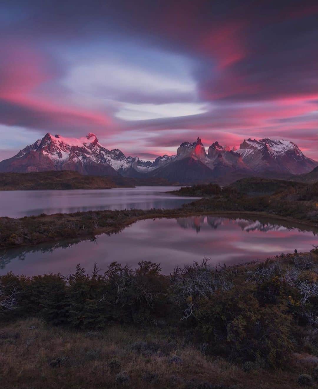Earth Picsさんのインスタグラム写真 - (Earth PicsInstagram)「Patagonia, Located at the southern end of South America, Patagonia is a territory shared by Chile 🇨🇱 and Argentina 🇦🇷 Which photo is your favorite? Photos by @iuriebelegurschi」2月16日 3時49分 - earthpix