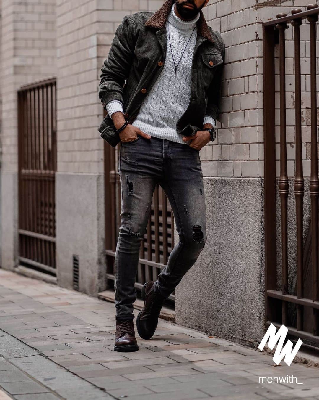 Men Withのインスタグラム：「Very nice outfit worn by our dear friend @alaaeldin_12 👌🏽 #menwithstreetstyle」