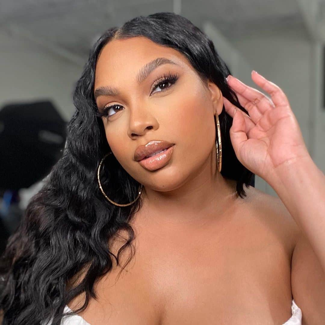 LORACのインスタグラム：「#repost @drodbeauty @marysteph lips glowing like  in Alter Ego Lip Gloss in SUPERMODEL - link in bio   Hair @mjstylestudio   #LORAC #LORACCosmetics」