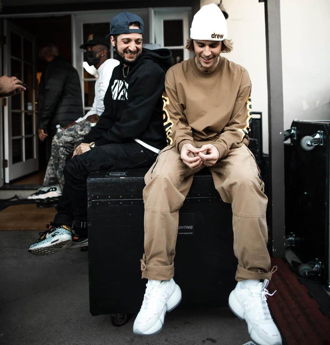 ジャスティン・ビーバーのインスタグラム：「Not sure if you guys know this but this man @nickdemoura is the most creative genius i know.」