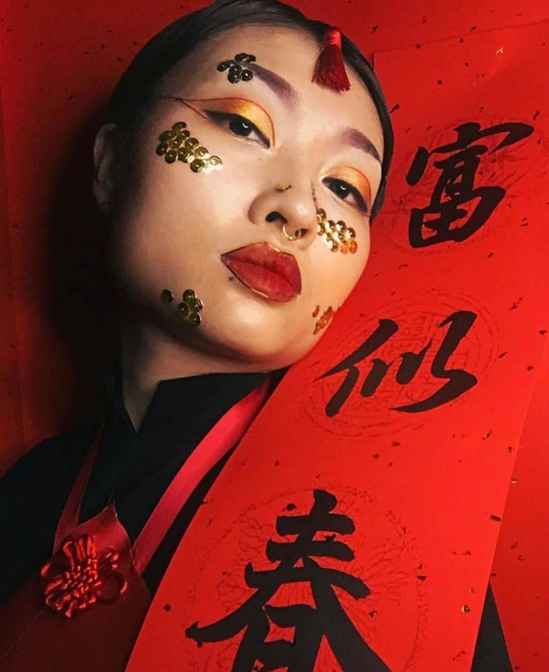 Motives Cosmeticsさんのインスタグラム写真 - (Motives CosmeticsInstagram)「These Lunar New Year looks were EVERYTHING 🖤 Swipe to see some of our Motives Babes around the world who rang in this special new year in their fab Motives looks. Tap the images to shop their looks. 💋」2月16日 4時04分 - motivescosmetics