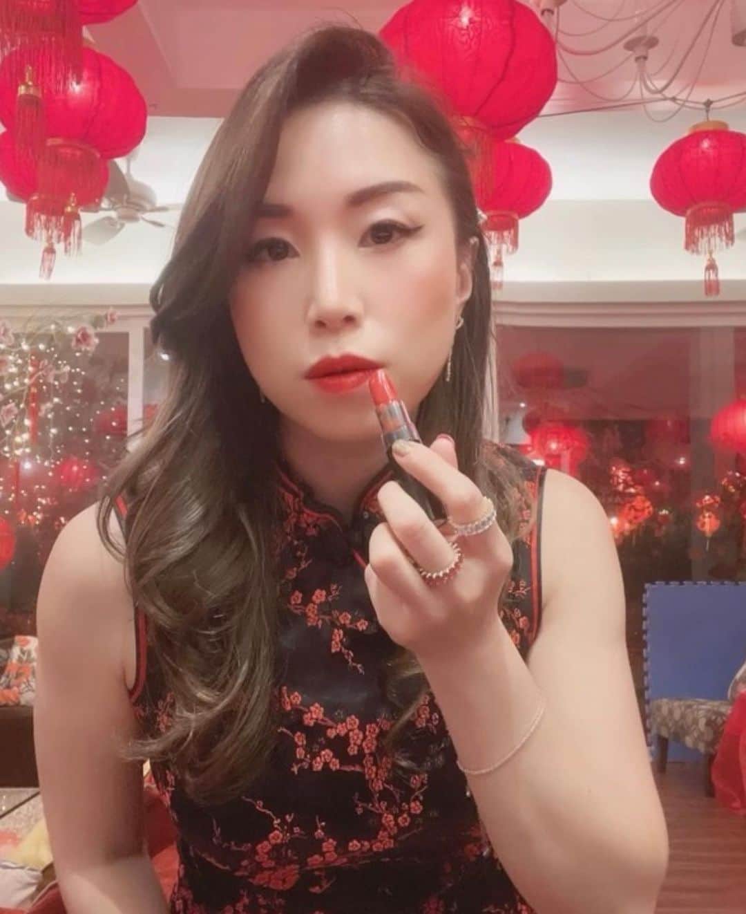 Motives Cosmeticsさんのインスタグラム写真 - (Motives CosmeticsInstagram)「These Lunar New Year looks were EVERYTHING 🖤 Swipe to see some of our Motives Babes around the world who rang in this special new year in their fab Motives looks. Tap the images to shop their looks. 💋」2月16日 4時04分 - motivescosmetics