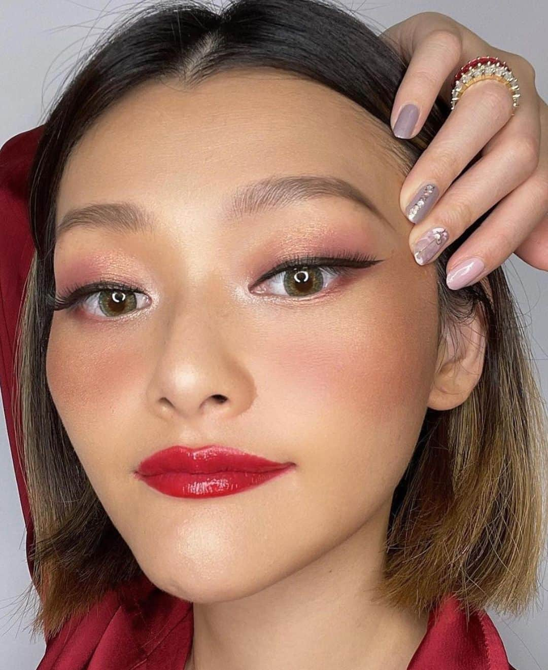 Motives Cosmeticsさんのインスタグラム写真 - (Motives CosmeticsInstagram)「These Lunar New Year looks were EVERYTHING 🖤 Swipe to see some of our Motives Babes around the world who rang in this special new year in their fab Motives looks. Tap the images to shop their looks. 💋」2月16日 4時04分 - motivescosmetics