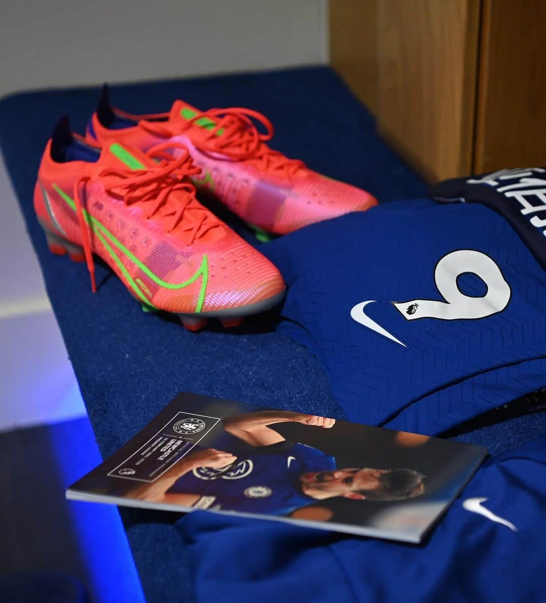 チェルシーFCさんのインスタグラム写真 - (チェルシーFCInstagram)「New boots feeling 😍 Eyes on these tonight! 🔥👟 @nikefootball #nikefootball #mercurial #CHENEW #CFC #Chelsea」2月16日 4時13分 - chelseafc