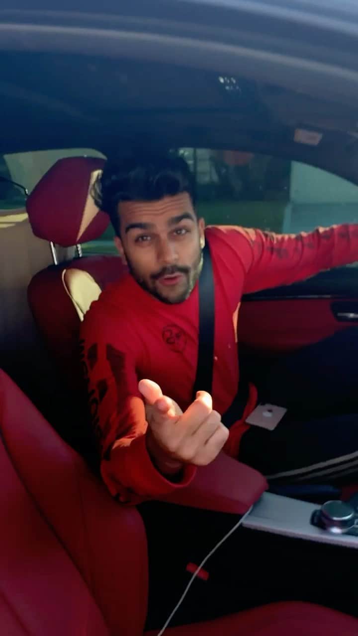 Anwar Jibawiのインスタグラム：「Best friends never let you walk 🚙 @adamw」