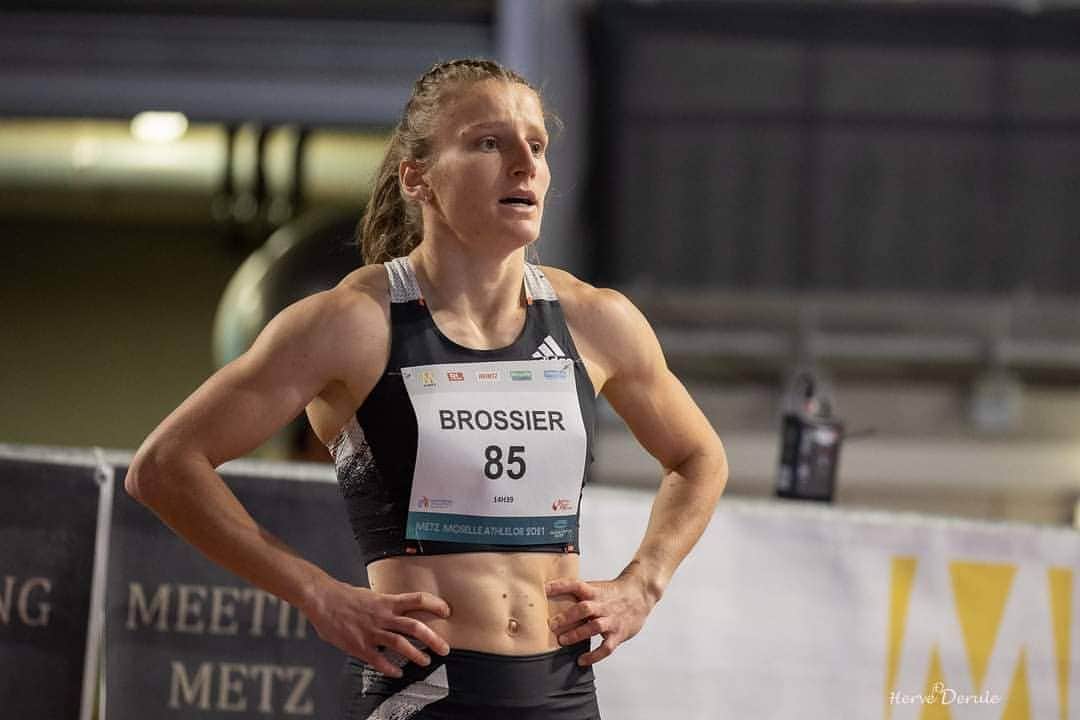 Amandine BROSSIERのインスタグラム：「J'attaque cette nouvelle semaine avec les championnats de France élite en ligne de mire. 👊🏻  📸 @rv_drl361  #championnatdefrance #elite #miramas #indoorseason」