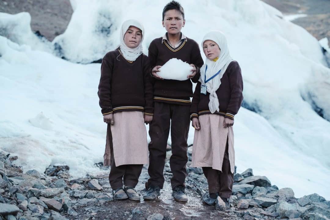 のインスタグラム：「Photo by @ciriljazbec / Three students at the Karith middle school pose in front of the stupa they helped build. Their teachers use the project to make science fun, but also to teach them how the world is affecting their village.  Check out Nat Geo's link in bio for more on this story.」