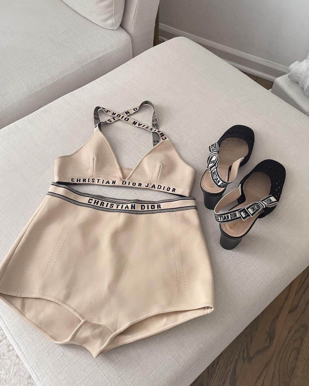 Kelsey Simoneのインスタグラム：「French pink details 🌷」