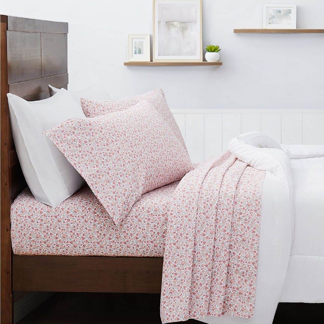 マーサ・スチュワートさんのインスタグラム写真 - (マーサ・スチュワートInstagram)「This sheet set from @marthastewart48’s Essentials collection features bright, crisp patterns that signal the coming of the spring season ahead. Shop this pattern and more from @macys at the link in bio. 👆🏼」2月16日 4時39分 - marthastewart