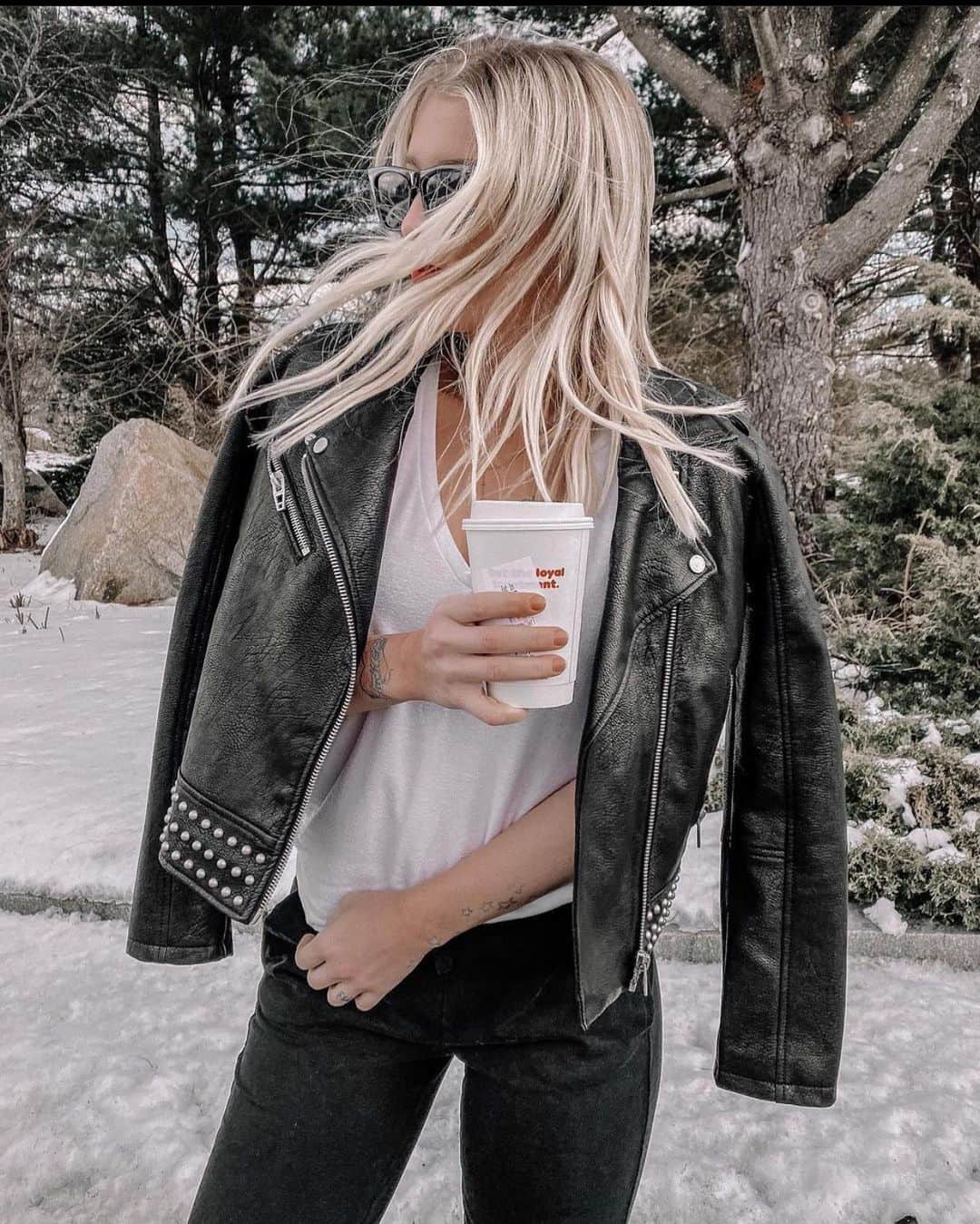 のインスタグラム：「Marvelous in our Moto - stealing @_shaynapaige_ #snowday style」