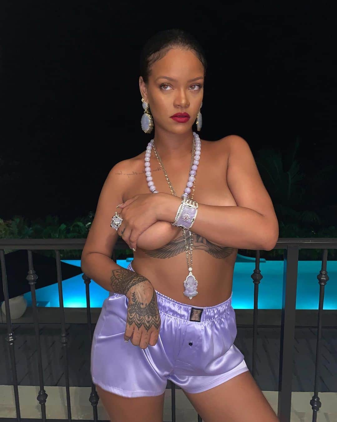 リアーナさんのインスタグラム写真 - (リアーナInstagram)「when @popcaanmusic said “me nuh wan ya wear no lingerie tonight fa me girl”  @savagexfenty」2月16日 4時45分 - badgalriri