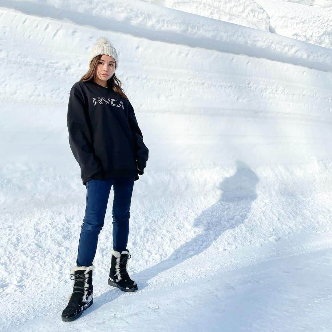 南美沙さんのインスタグラム写真 - (南美沙Instagram)「雪山🏔. . .  NEW IN した @minnetonka_japan のブーツ✨. 歩きやすいし、可愛い💓💓.  . . #雪山ファッション　#冬ファッション　#ファッション　#ミネトンカ　#ブーツ　#ootd #ootdfashion  #minnetonka  #rvca  @rvcajapan」2月16日 14時12分 - miee.misa
