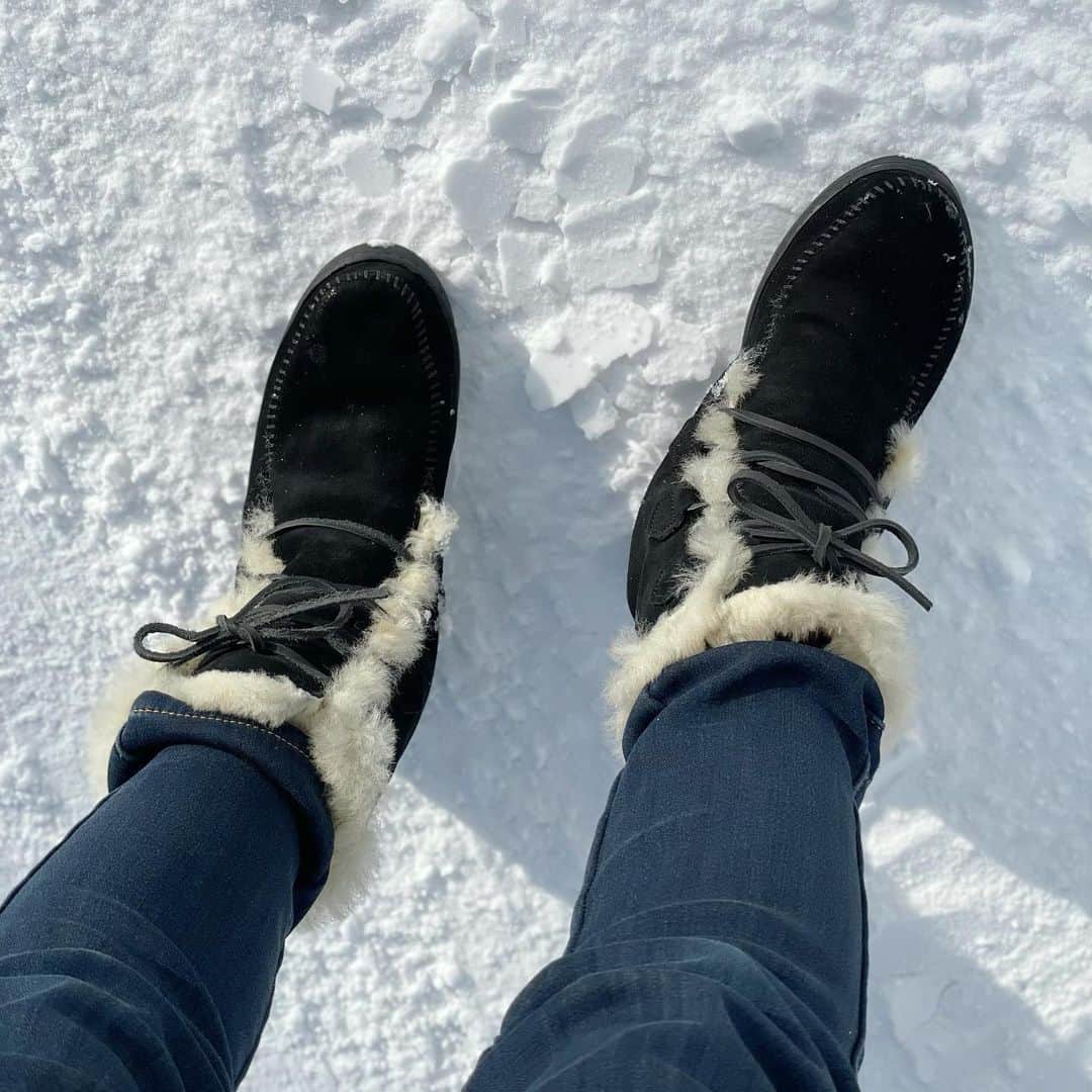南美沙さんのインスタグラム写真 - (南美沙Instagram)「雪山🏔. . .  NEW IN した @minnetonka_japan のブーツ✨. 歩きやすいし、可愛い💓💓.  . . #雪山ファッション　#冬ファッション　#ファッション　#ミネトンカ　#ブーツ　#ootd #ootdfashion  #minnetonka  #rvca  @rvcajapan」2月16日 14時12分 - miee.misa