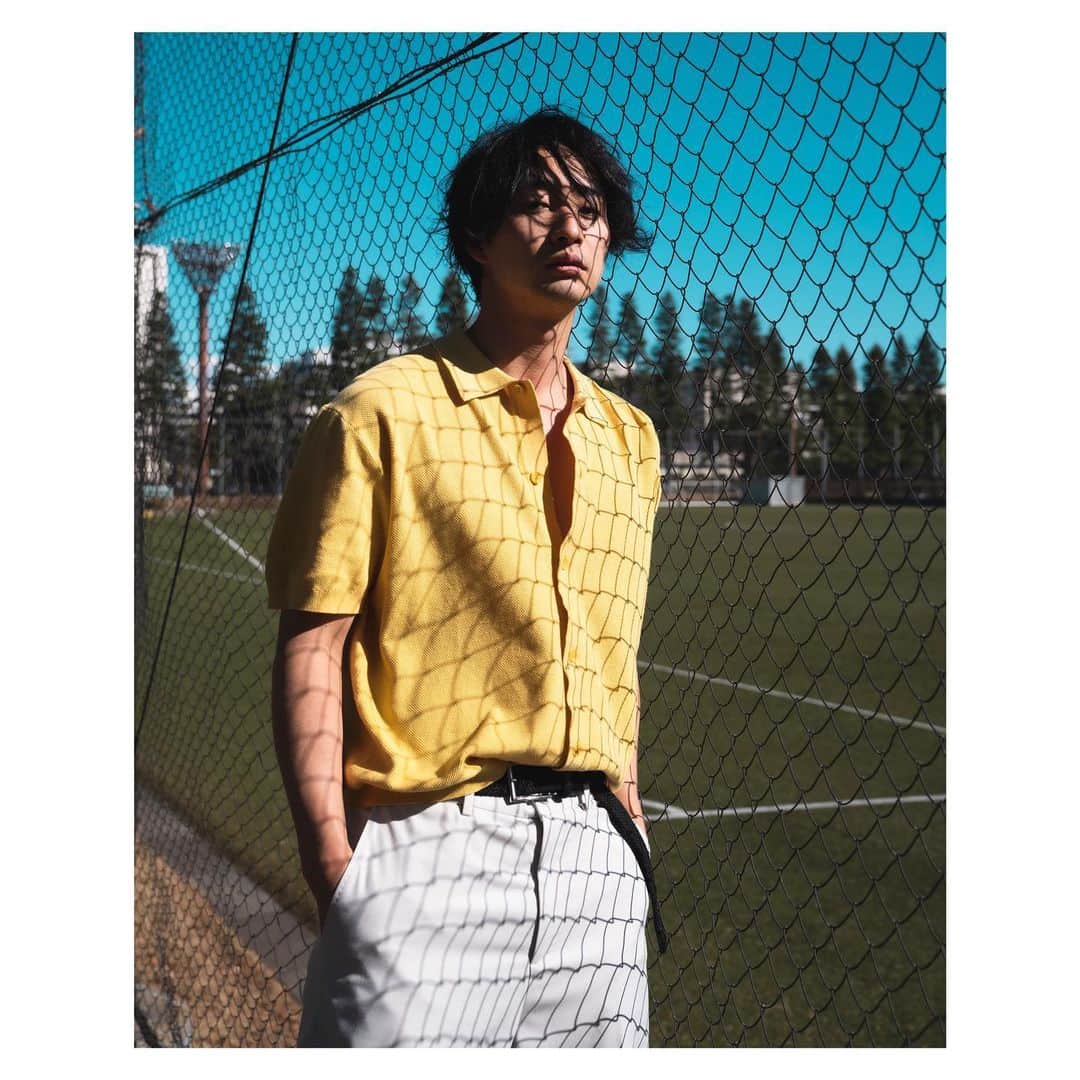 のインスタグラム：「「Edition By Hector Bellerin」  H&Mがサッカー選手のエクトル・ベジェリンとコラボ! 明後日2/18に発売  サステナブルな素材のみを使用した環境に優しいライン サッカー選手でありながら自分の意思をはっきりと表示するのは素敵だ。  幼稚園からサッカーして、サッカー選手を夢見た日もあったなぁ、 サッカーグランドにくるといつもワクワクとドキドキを感じる。  To Protect Our Future Together  Thank you @sakisugai @seira_moon_   #hm #hectorbellerin #editionbyhéctorbellerín」