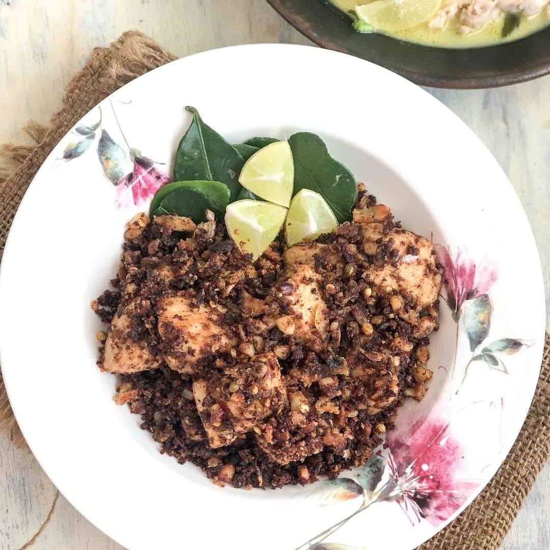 Archana's Kitchenさんのインスタグラム写真 - (Archana's KitchenInstagram)「Ayam Goreng Kremes is a crunchy fried chicken dish made Indonesian style that all the meat lovers will absolutely love. Serve it as an appetizer or just eat it as is with a splash of freshly squeezed lemon juice. #thairecipes   Search for the recipe “Ayam Goreng Kremes” in our app. Link to the app in the bio @archanaskitchen」2月16日 14時31分 - archanaskitchen