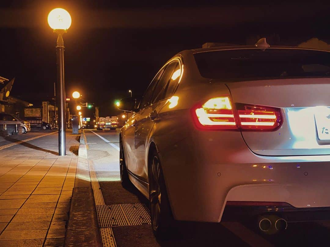 渡部桂太のインスタグラム：「Night touring😷 📸 by @takumanumajiri  #奥日光 #中禅寺湖 #いろは坂  #bmw #f30 #328i #msport #touring」