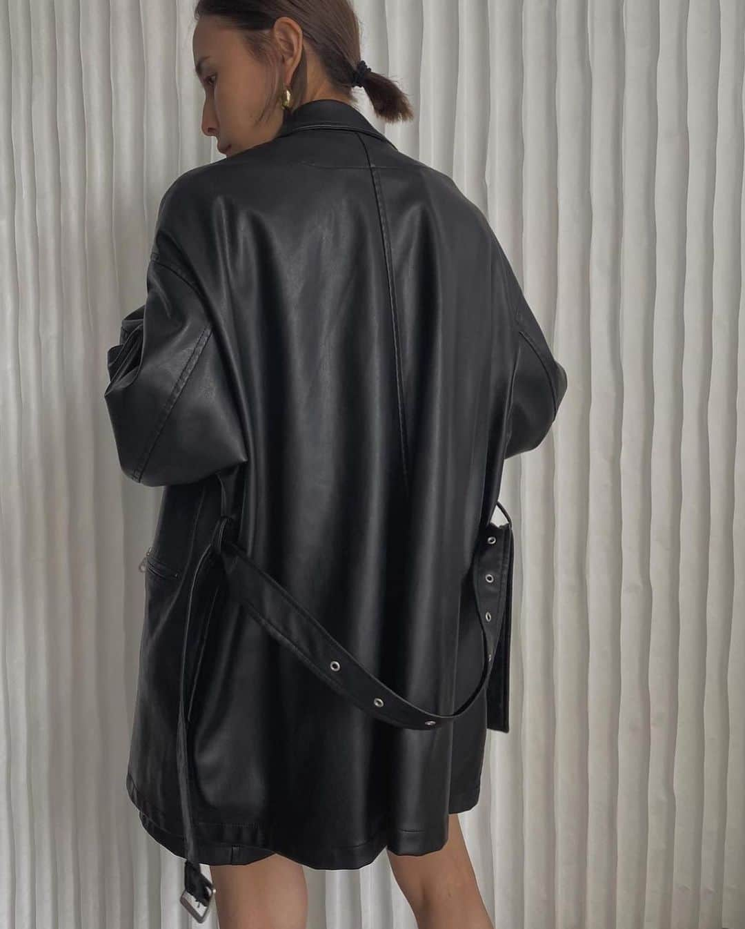 黒石奈央子さんのインスタグラム写真 - (黒石奈央子Instagram)「あめりふく . .  gentle fake leather jk ¥27000 2/19 gentle fake leather pt ¥15000 2/19 . . いよいよ人気のレザーセットアップが発売するよ！ youtubeなどでもたくさん紹介してわたしもオーダーした人気者！  @ameri_shinjuku @amerivintage @ameri_daikanyama @ameri.shinsaibashi  @ameri_omotesando #ameri#amerivintage #fashion #vintagefashion #coordinate#ootd#outfit#osanposnap #705_outfit #大人ファッション #大人コーディネート #大人スタイル #modestyle #modefashion#modecasual」2月16日 14時35分 - blackstone705