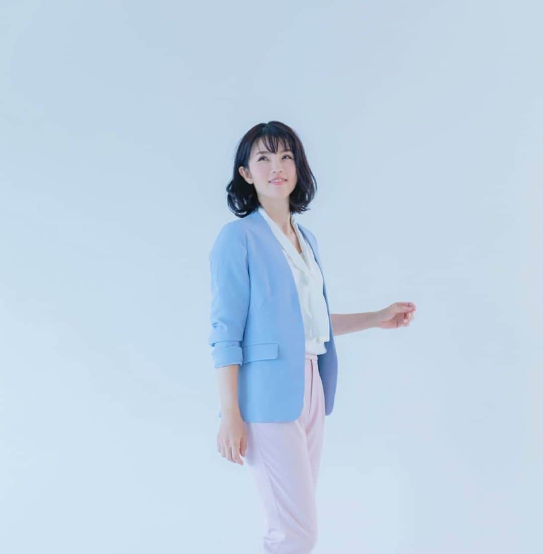 三宅裕子のインスタグラム：「今日の東京は暖かいですね❁¨̮  昨日は大雨だったけど虹がみれて嬉しかったな🌈♡  午後も頑張ろう😊  ୨୧┈┈┈┈┈┈┈┈┈┈┈┈୨୧ #shooting  #tokyolife  #tokyomodel  #japanesemodel #japanesefashion  #ボブヘア #ボブ #モデル #広告モデル #ママモデル #小学生ママ」